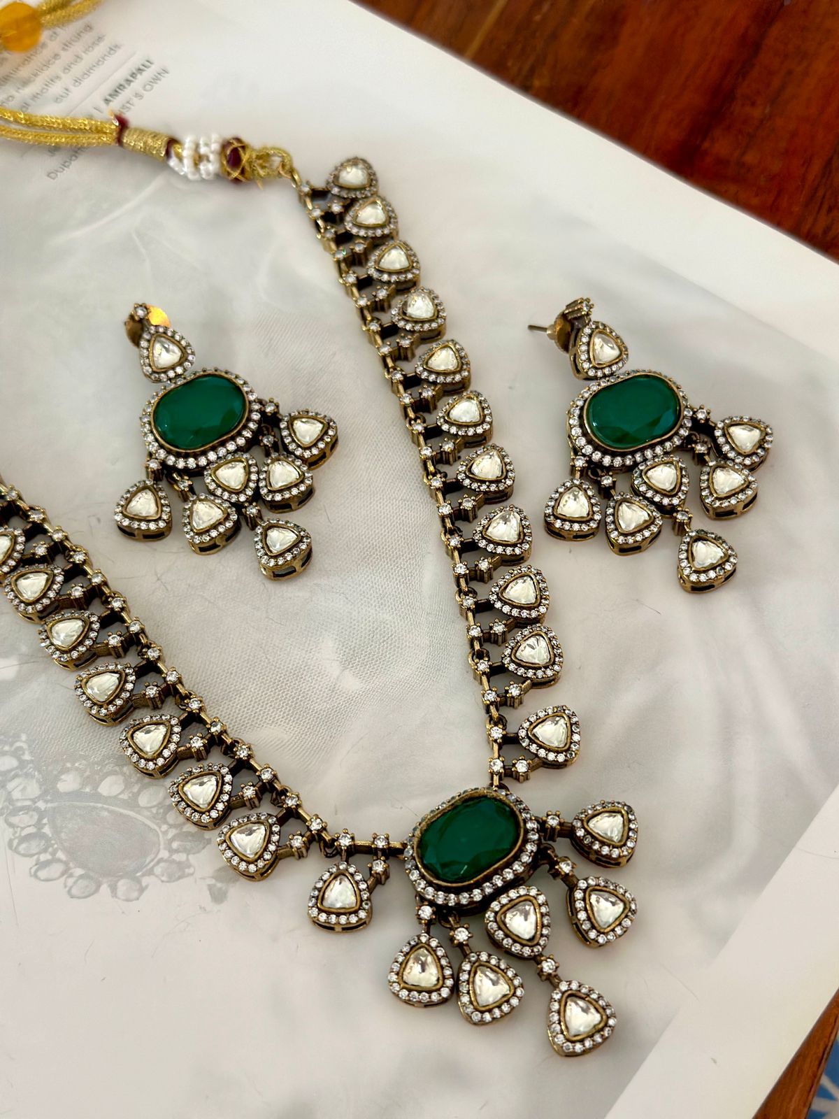 Antique look emerald green necklace set