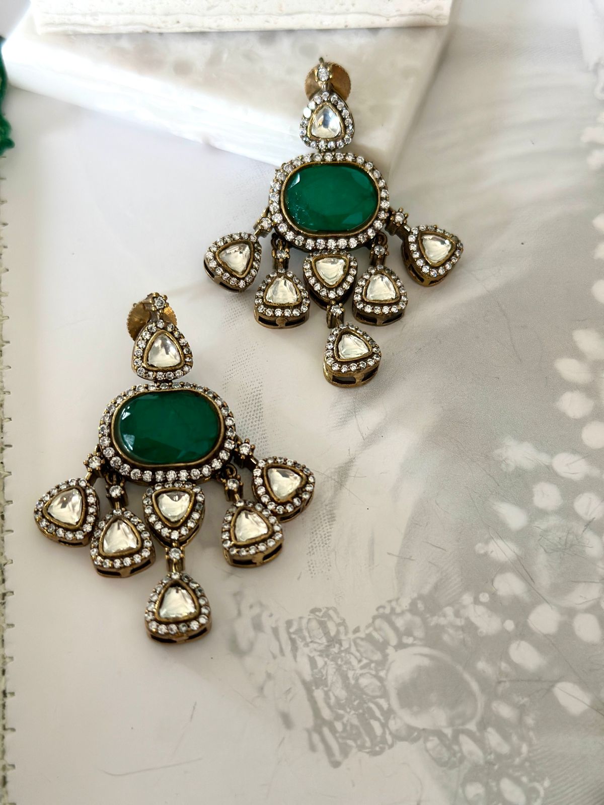 Antique look emerald green necklace set