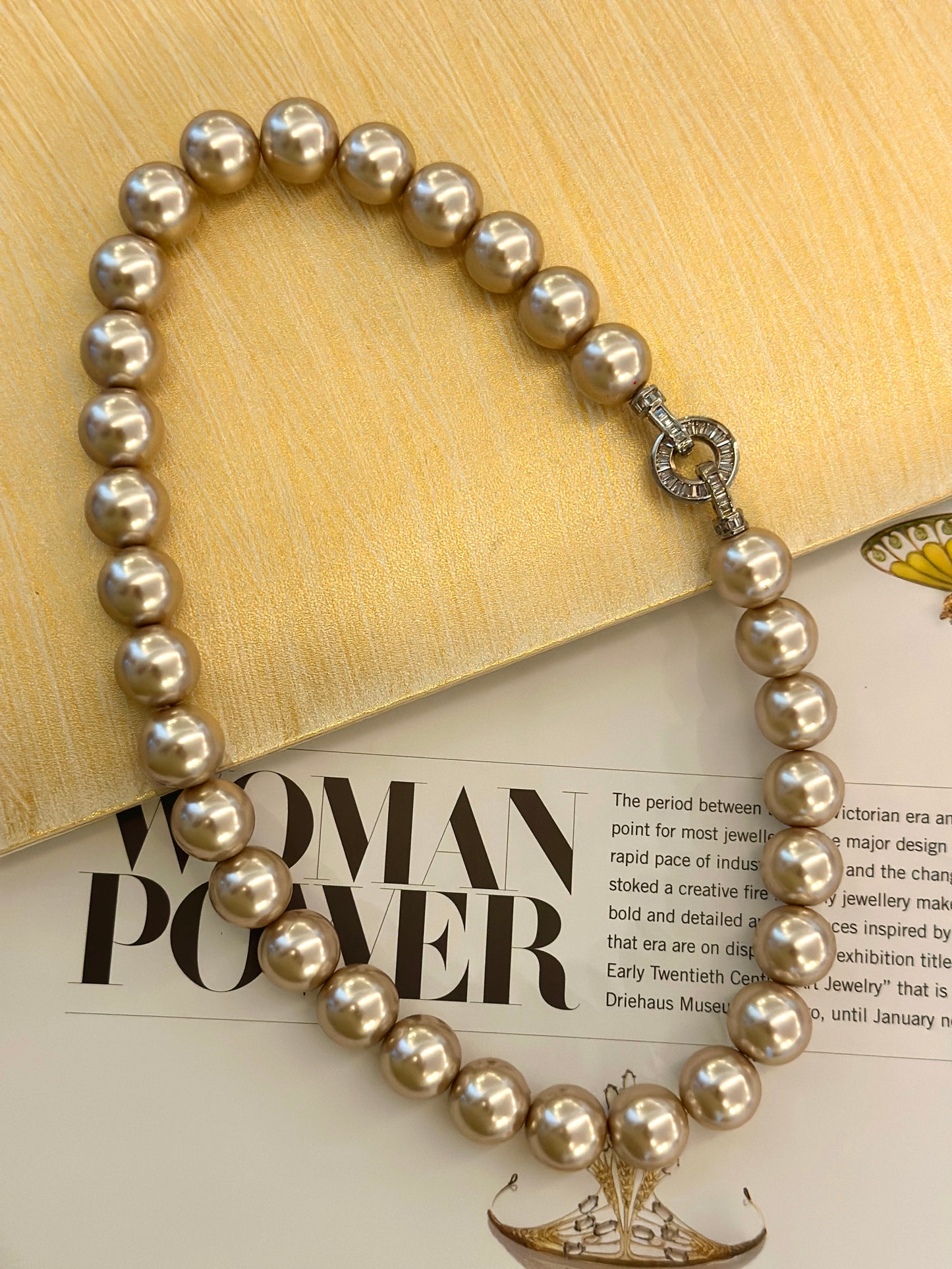 Pearl necklace with cz lock