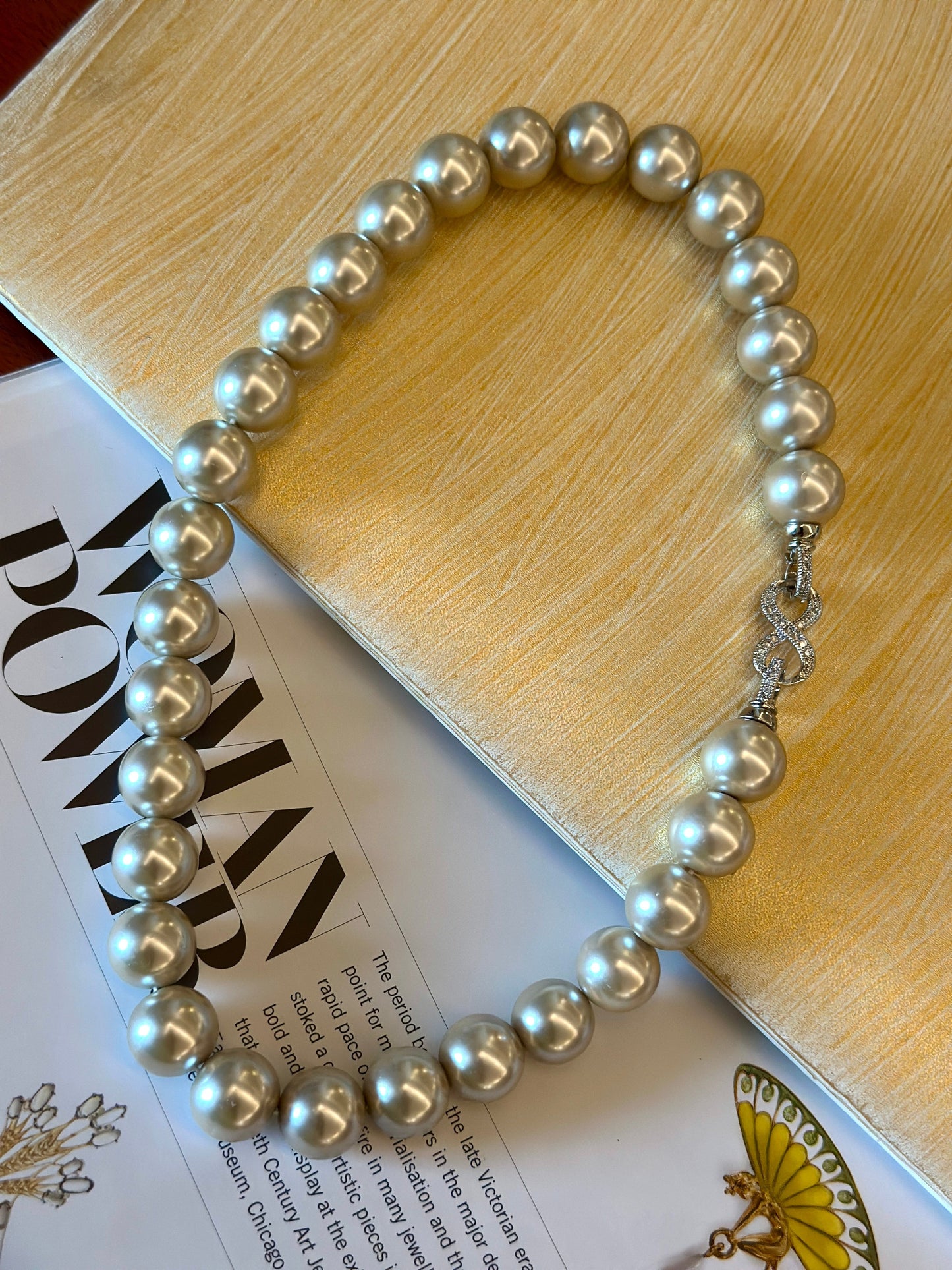 Pearl necklace with cz lock