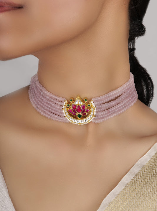 Choker in pastel pink