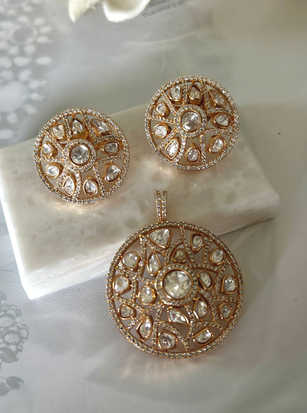 Evergreen pendant set.