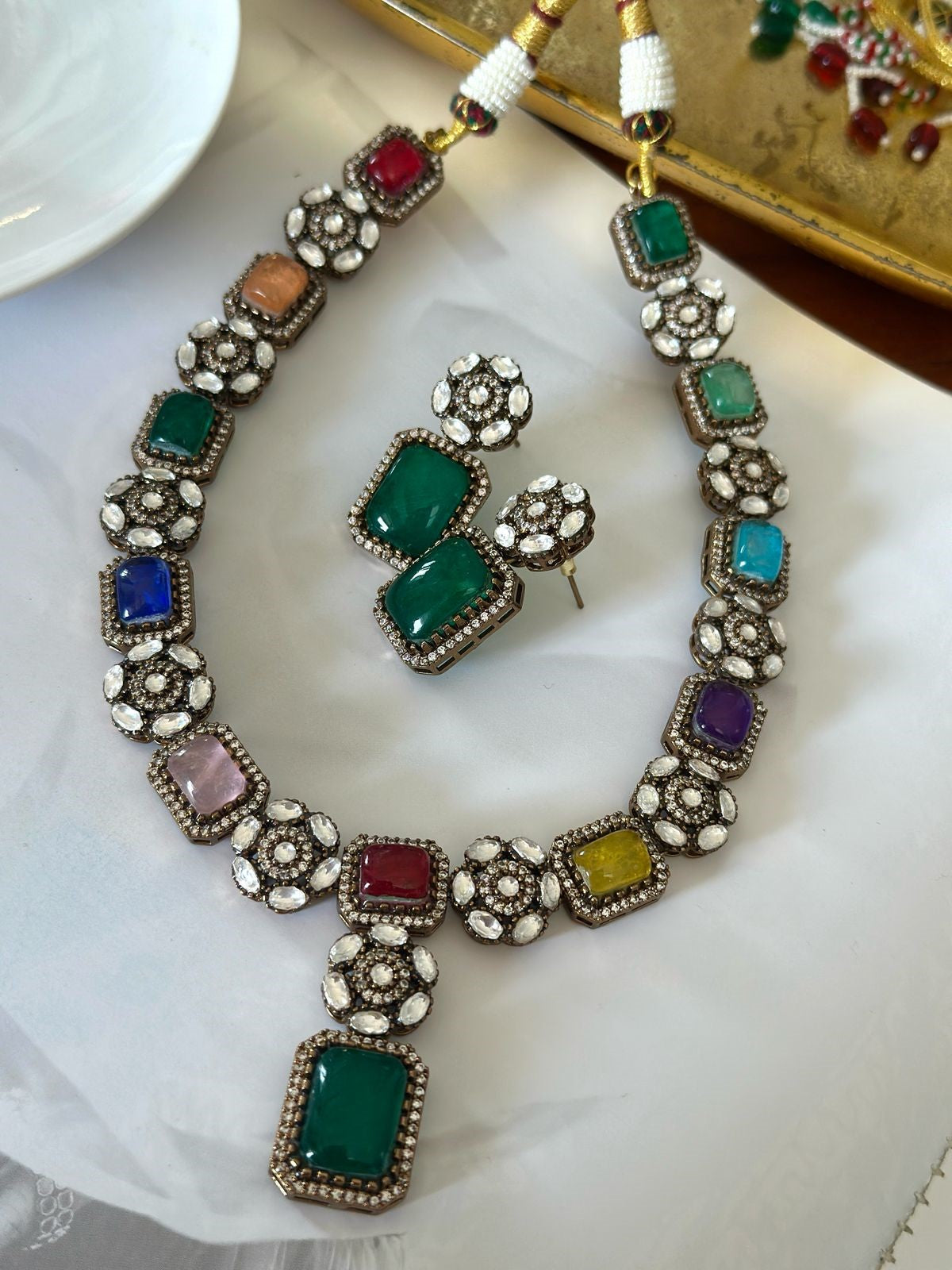 Multicoloured antique look stone necklace set